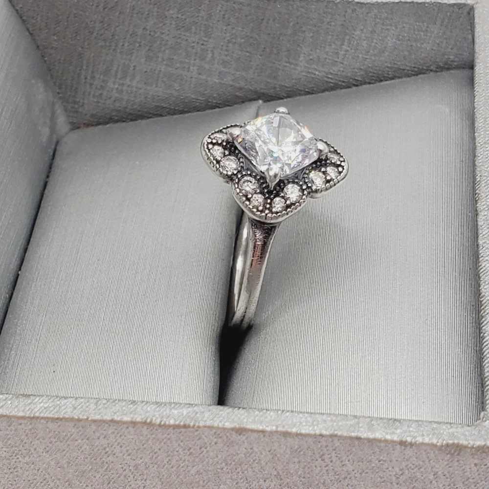 White Diamond Simulants 925 Sterling Silver Halo Milgrain Ring